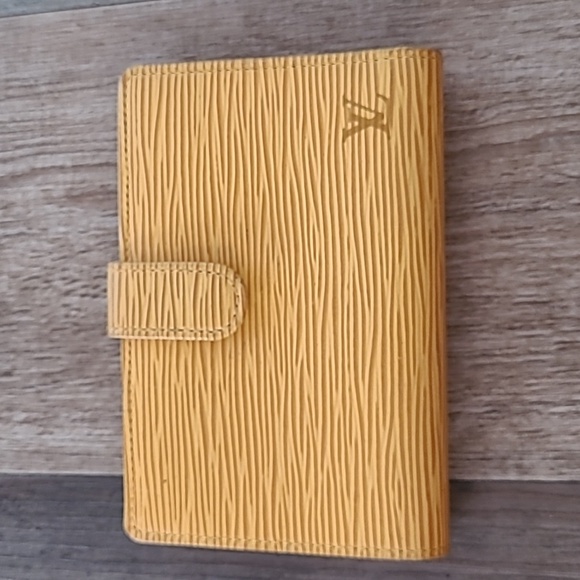 Louis Vuitton Handbags - LV Epi Wallet Yellow purple MI1919 kiss lock Louis Vuitton 💛 💜